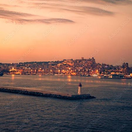 Central Moon Cagliari Vista Mare Екстериор снимка