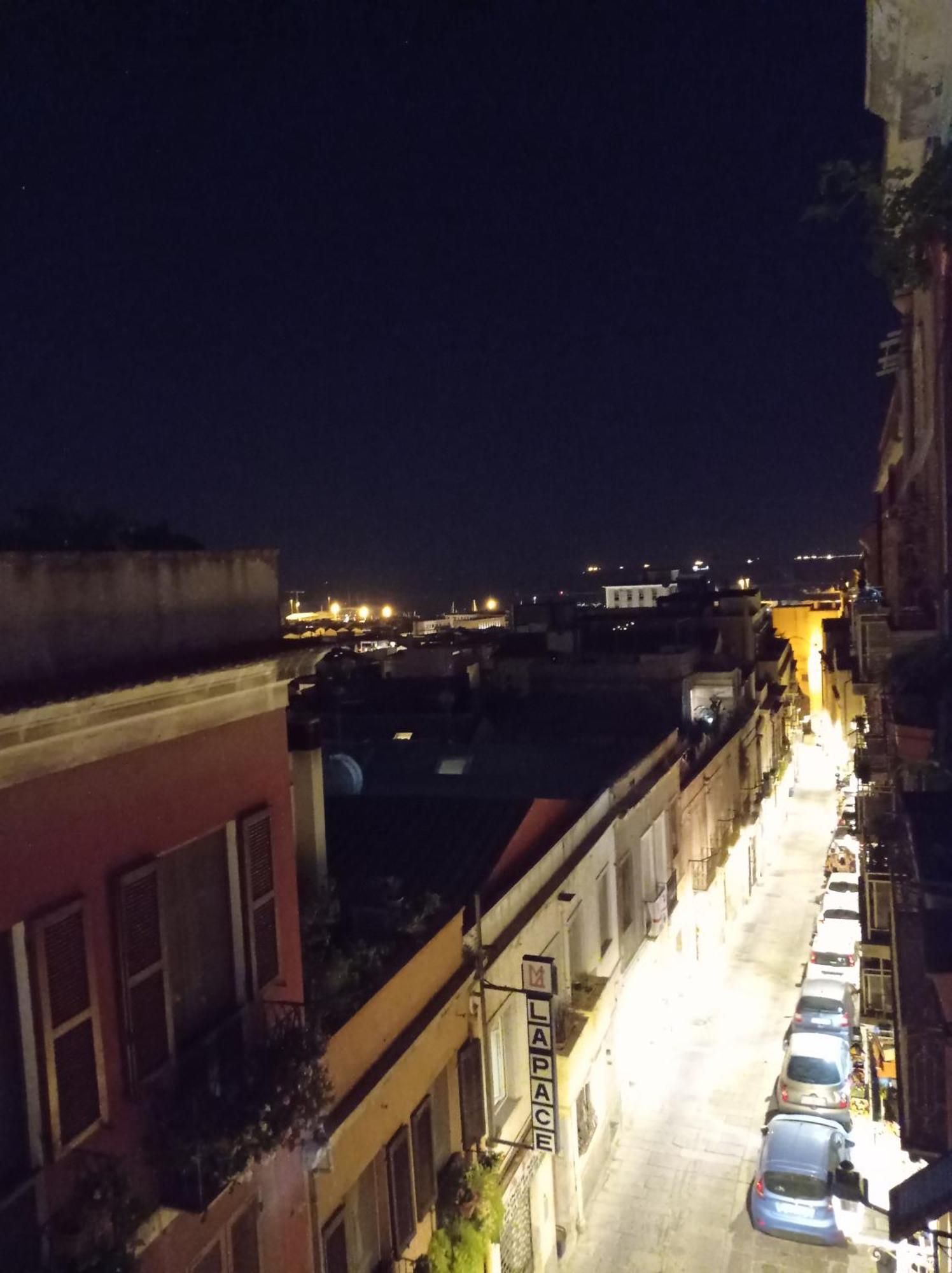 Central Moon Cagliari Vista Mare Стая снимка