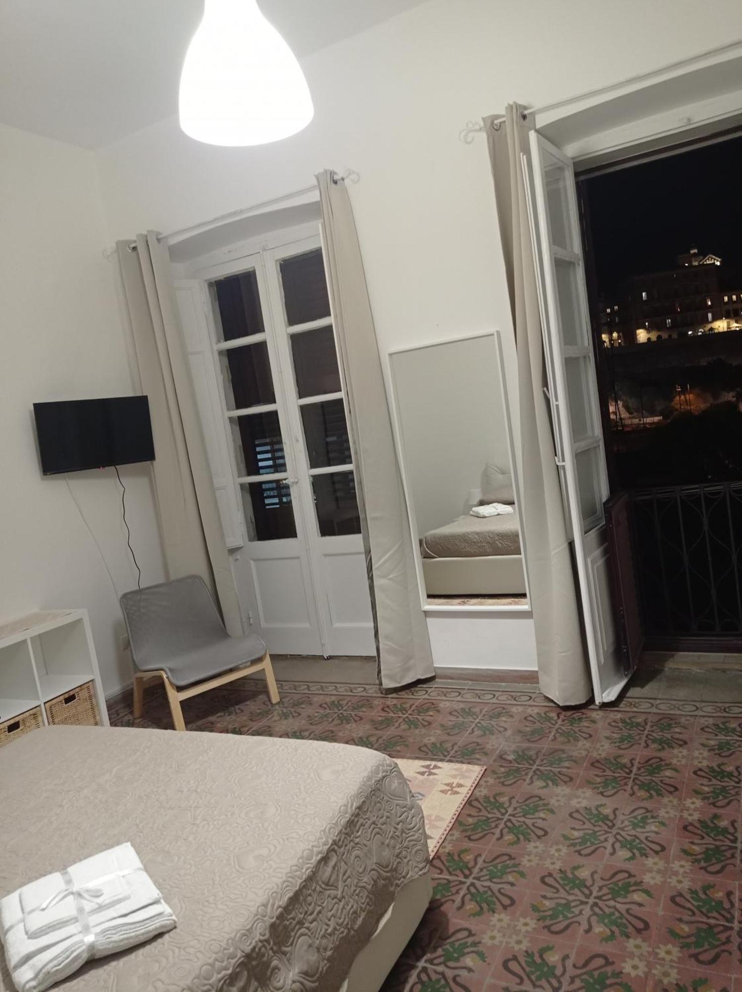 Central Moon Cagliari Vista Mare Стая снимка